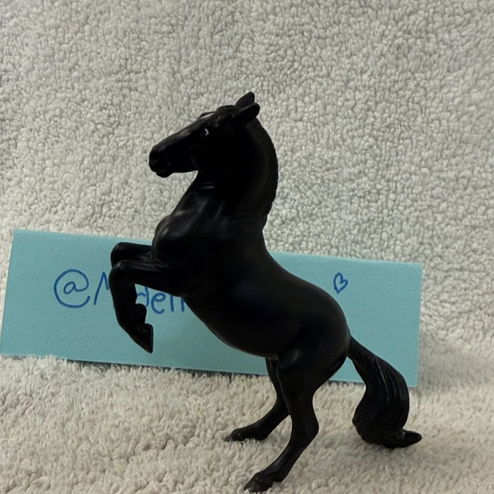 Breyerfest Exclusive Stablemate Model horse - Picture 3 of 4